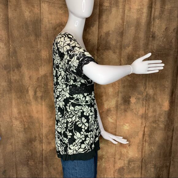 STUDIO 1940 FLORAL PRINT Women Top Short Sleeve Color black and white Si… - Picture 6 of 8
